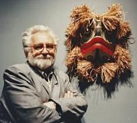 Vladimír Šuman s indiánským artefaktem