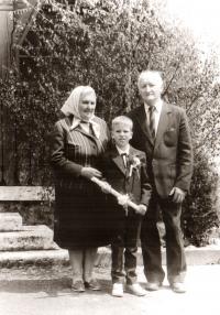 Anton Laššák with his family, 1992