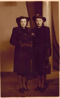 Božena se svou starší sestrou
