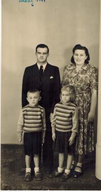 Božena s manželem a dětmi