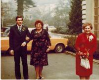 Božena Klusáková se synem Miroslavem Klusákem a jeho tchýní