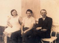 1945 velkostatek Baldov před návratem do Lubence, rodiče a pamětník
