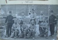 Otec v Albánii - horní řada druhý zleva