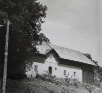 House in Vikantice where the family moved in 1955