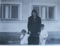 Alžběta Meister - vpravo Hans, vlevo Margareta