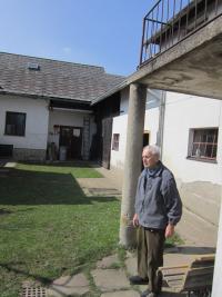 Jan Prokop na svém hospodářství v Jedlí