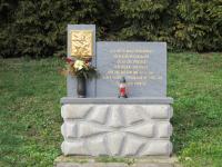 Pomník v místě popravy tří odbojářů v Jedlí dne 10. července 1944