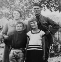 With parents in 1933