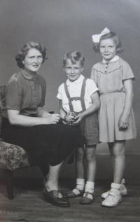 Alžběta Kubišová s dětmi