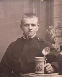 Otec Jan Larisch jako voják Rakouska-Uherska v 1. sv. válce