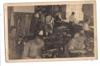 Dělníci v továrně Schönbach 