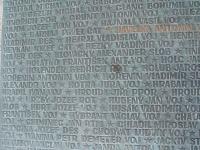 Dukelský pomník - jména padlých (mezi nimi i jméno Jindřichova otce a strýce)