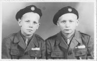 Jindřich Hořenín (napravo) s kamarádem