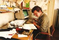 Městské divadlo Děčín. Rudolf Felzmann ve staré ředitelně v době rekonstrukce divadla (cca 1995)