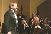 Městské divadlo Děčín. Rudolf Felzmann jako průvodce Jubilejním koncertem Děčínského symfonického orchestru (2012)