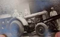 Traktor Ford, který rodina vlastnila od roku 1936 do roku 1944