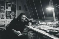 J. Skalník ve svém ateliéru