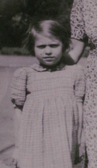 Jana Urbanová, dobová foto, léto 1945
