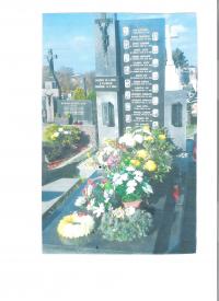 náhrobek všech  11 obětí ze Zákřova,  hřbitov Tršice