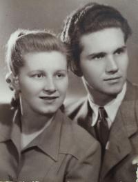 2-Děti rodičům ke stříbrné svatbě