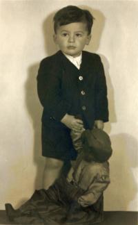 Karol Sidon v dětství, 40. léta
