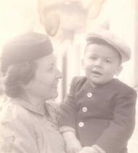 S maminkou, 40. léta