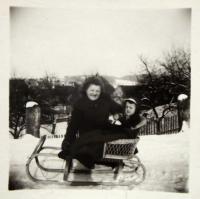 S matkou asi v roce 1954
