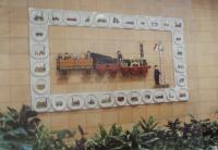 Nádražní budova, nástěnná plastika, Nymburk