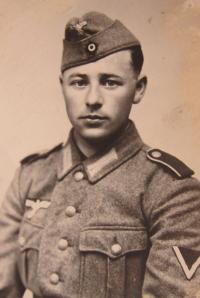 Strýc Rudolf Gabriel, který padl ve wehrmachtu ve Wroclawi