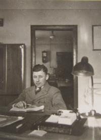 Strýc Rudolf Gabrielv továrně Adam v Bedřichově, který padl ve wehrmachtu ve Wroclawi