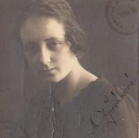 Maminka Mileny Janouchové Marie Jezberová, 1921