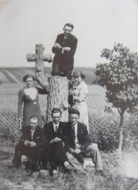 Na hřbitově v Novostavcích na Volyni