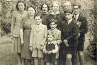 5. Rodinná fotografie na statku v Klobukách