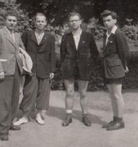 Se spolužáky v Bánské Bystrici, 1948 (Josef Tvrzník první vpravo)