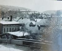 Vlevo dům ve Šternberku v němž se nacházelo soustružnictví Aloise Hovadíka