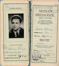 Studijní index Františka Lobkowicze z roku 1947, úvodní dvojstrana včetně záznamu o změně fakulty z právnické na lékařskou, kterou učinil po komunistickém převratu v únoru 1948, sken originálu