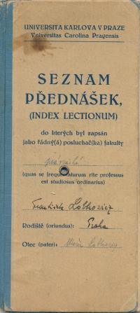 Studijní index Františka Lobkowicze z Univerzity Karlovy v Praze, vydaný 1947 původně pro studium práv, po komunistickém převratu v roce 1948 přešel na lékařskou fakultu, sken přední strany vazby