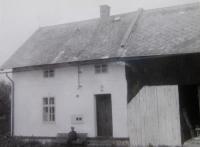 Dům ve Vikýřovicích, kam se rodina nastěhovala po reemigraci