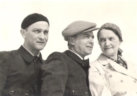 Strýcové Pavel, Karel a babička Zdeňka, Náchod, 1938