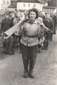 Na lyžích v Peci pod Sněžkou, 1957