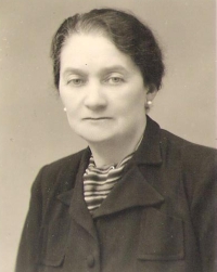 Babička Zdeňka, Náchod, 1925