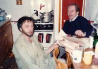 1979 - s Václavem Havlem v kuchyni u Vodňanských na Zahradním městě (foto Jitka Vodňanská) 