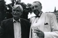 2001 19. června - oslava 60. narozenin Jana Vodňanského - s Jiřím Dienstbierem 