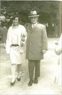 Rodiče Vlasty Macháčkové v roce 1928