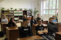 Návštěva studentů novopackého gymnázia v archivu, 14. května 2015