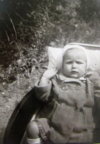 Iva Kotrlá, dětství