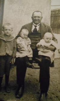 The grandfather with the father and little cousins