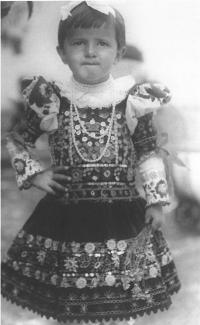 Wife Anna like 3-y girl