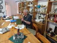 Christian Mayer ukazuje fotografické album