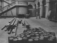 Dvorana Rudolfina v roce 1971 byla tělocvičnou a byly zde uskladněny plynové masky